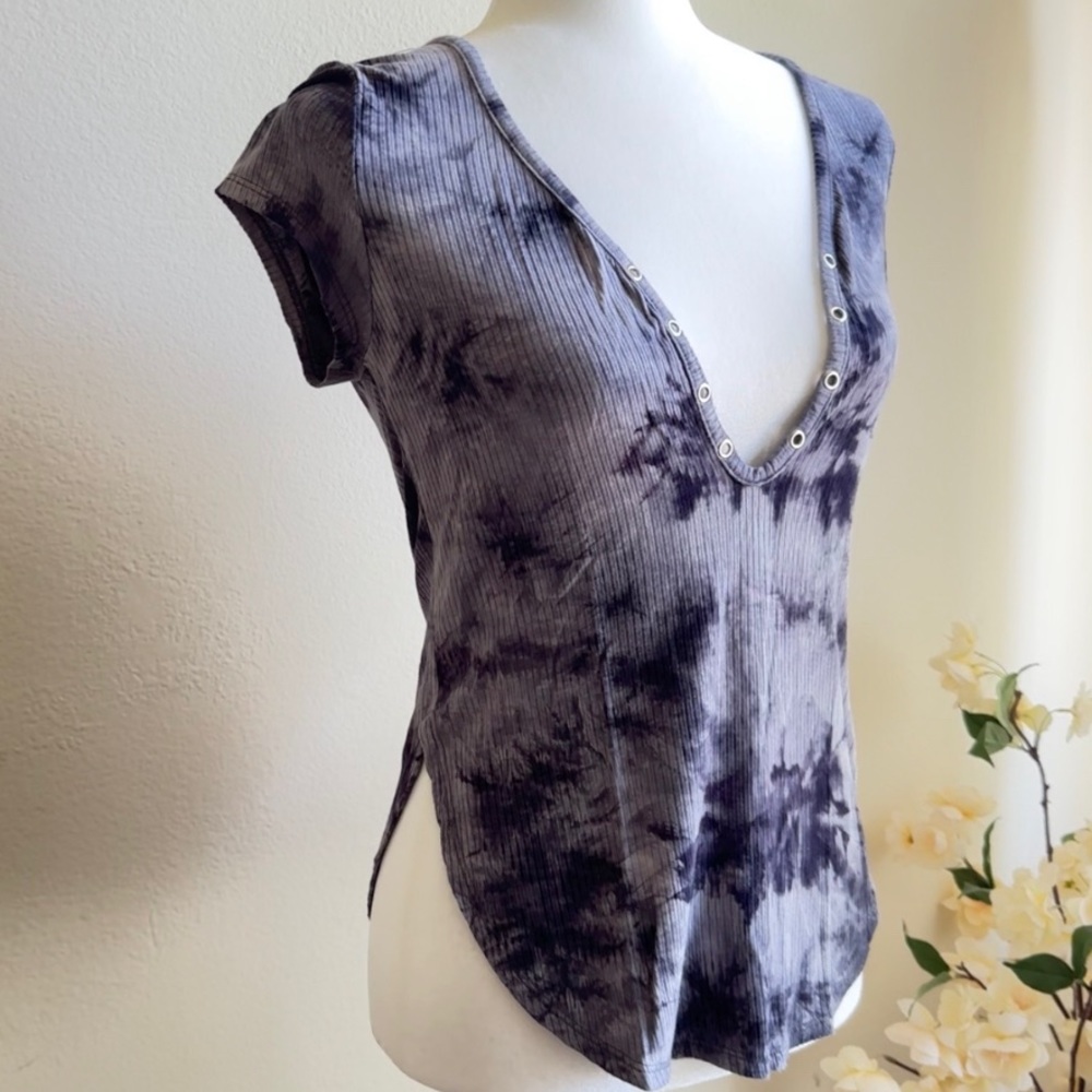 RINGOSTONE Short sleeve deep v-neck tee in softest cotton modal spandex shirt. S